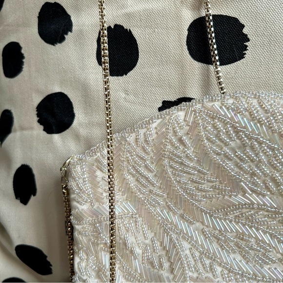 Vintage Cream Beaded Crossbody Purse with Gold Chain Strap and Zipper - Picture 2 of 8